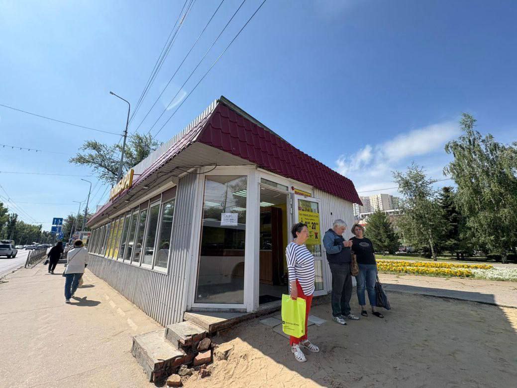 В Саратове у «Тау Галереи» снесут торговый павильон В Саратове у «Тау Галереи» снесут торговый павильон